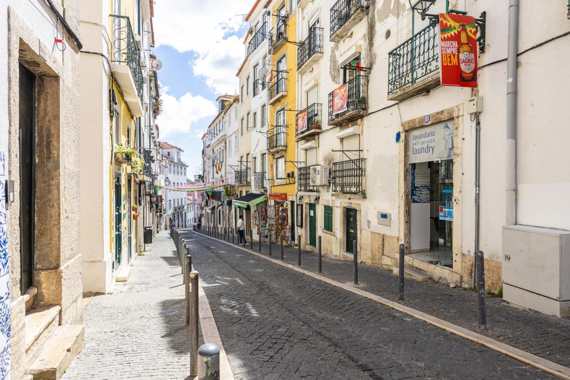Crooked House Alfama Apartment Lisbon Exterior photo